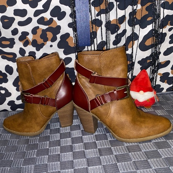AMERICAN EAGLE BROWN BOOTS - Picture 3 of 7